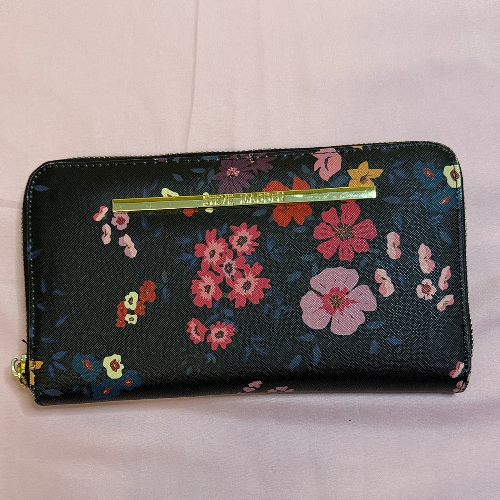 Steve Madden Black Floral Wallet